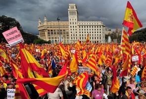 Manifestação contra a independência da Catalunha reúne 6 mil pessoas