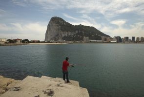 Mais de 50 imigrantes ilegais resgatados no Estreito de Gibraltar