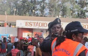  Ministério da juventude e desportos pede investigação de mortes no estádio 04 de Janeiro