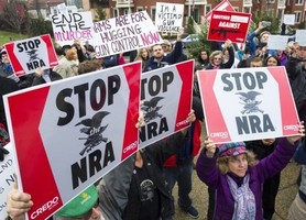 Obama considera ampliar restrições para venda de armas