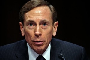 Petraeus sabia que ataque em Benghazi tinha ligação com Al-Qaeda