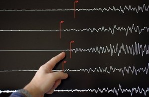 Terremoto de 7,7 graus atinge costa do Alasca e provoca tsunami