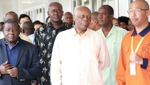 Presidente da república em jornada de campo visita novas fábricas em Luanda 