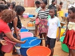 Carência de água em Luanda