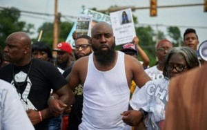 Violência retorna às ruas de Ferguson nos EUA