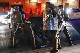 Dois polícias atingidos a tiro em Ferguson