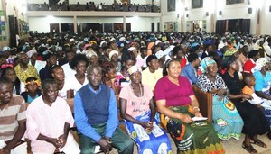 Fiéis em Ndalatando satisfeitos com a nova Paróquia Nossa Senhora Rainha da Paz