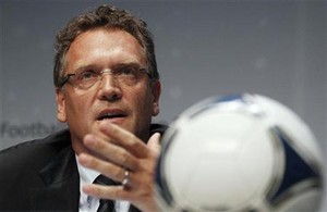 Secretário-geral da FIFA é internado no Rio com crise renal