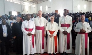 Cardial Filoni exorta igreja angolana a abrir-se a quem a precisa 