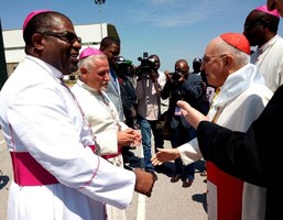 Cardeal Filoni constata realidade da igreja em Angola
