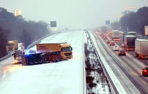 Neve fecha aeroporto de Frankfurt e paralisa transportes no noroeste da Europa