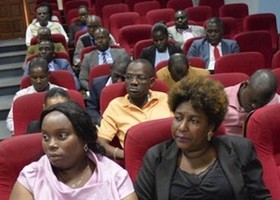 Relatório lançado em Luanda conclui que mulheres representam 0,1% nos conselhos administrativos