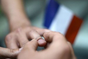 Muçulmanos e católicos franceses unem-se contra o casamento gay