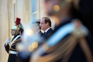 Três semanas depois, Hollande aterra no Mali