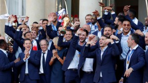 Apoteose em Paris para acolher campeões do mundo