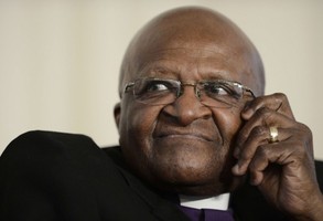 Desmond Tutu internado para tratar 