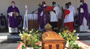 Emoção e esperança na ressurreição marcaram funeral de D. Kevano