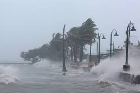 Irma devasta ilhas e ruma para o continente americano