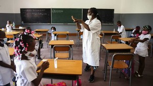 Homens do giz a 40 dias sem salários