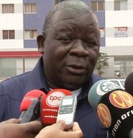 Governador de Luanda constata andamento das obras no Cazenga 