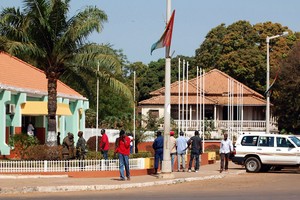 Governo de transição guineense considera 