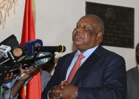 Governador de Luanda exonera publicamente administradores do Mussulo e do Ramiros
