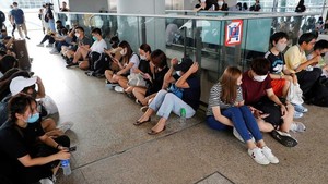 Protestos em Hong Kong chegam ao Aeroporto