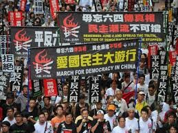 Hong Kong: Estudantes contestatários discutem com governo