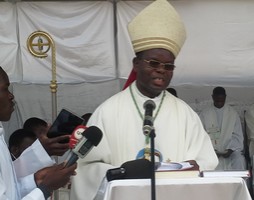 Bispo do Namibe alerta: Há cidadãos que amam Angola sem necessidade de filiação partidária