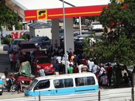 Escassez de combustível na província da Huíla, compromete actividade de táxi