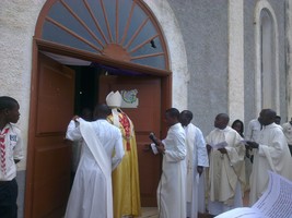 Com o jubileu da misericórdia a igreja católica deseja mostrar-se mãe amorosa de todos afirma Dom Emílio