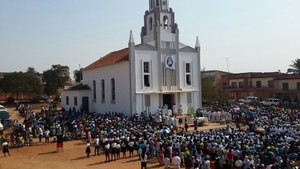 Paróquia Santa Isabel sempre foi adulta na Fé, afirma Dom Luzizila