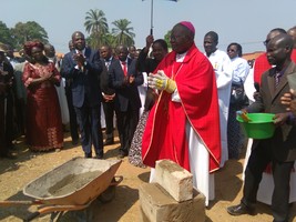 Arcebispo de Malanje visita comunidades de Xámuteba e lança 1ª pedra para construção de igreja