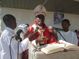 Fiéis devem orar para quem transmite a verdade apela Arcebispo do Lubango