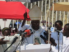 No encerramento das festas de Nªsrª do Monte Arcebispo emérito apela solução para reivindicação dos professores