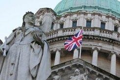Bandeira britânica hasteada em Belfast para aniversário de Kate gera novos protestos