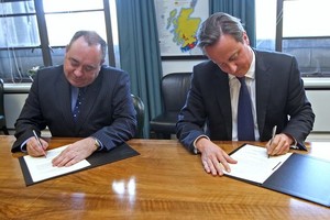 Chefes de governo de Reino Unido e Escócia assinam acordo sobre referendo