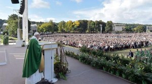 Na Missa em Kaunas, Papa recorda ocupações e deportações