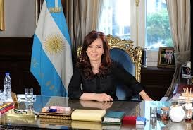 Kirchner regressa e faz remodelação no governo