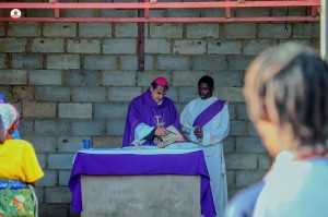 D. Lasarte exorta comunidades a uma fé 