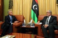 Líbia presta homenagem a embaixador americano morto em Benghazi