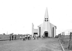 Paróquia do Imaculado Coração de Maria no Léua recebe visita de Dom Tirso 