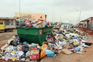 Governadora Joana Lina lidera campanha de limpeza em Luanda