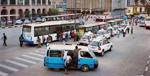Cidadãos em Luanda denunciam carências nos transportes públicos