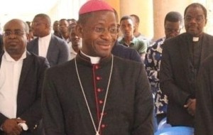 Arcebispo de Luanda reúne com os párocos e reza com os fiéis de São Carlos Lwanga