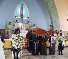 Fiéis em Luanda despedem-se do frei Maiato o capuchinho vai a enterrar em Camabatela 