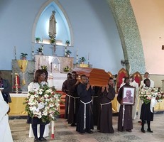 Fiéis em Luanda despedem-se do frei Maiato o capuchinho vai a enterrar em Camabatela 