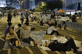 Governo de Hong Kong suspende diálogo com manifestantes 