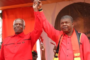 No dia do adeus a política activa José Eduardo dos Santos anuncia nova era na vida interna do MPLA