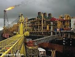 Empresas petrolíferas em Angola começam a pagar bens e serviços em moeda nacional a partir de Junho